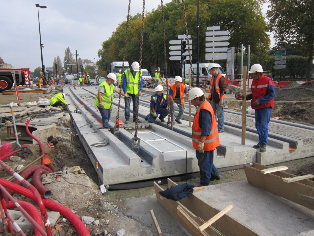 Rue de Strasbourg 2011 - Pose des dalles préfabriquées hors carrefour